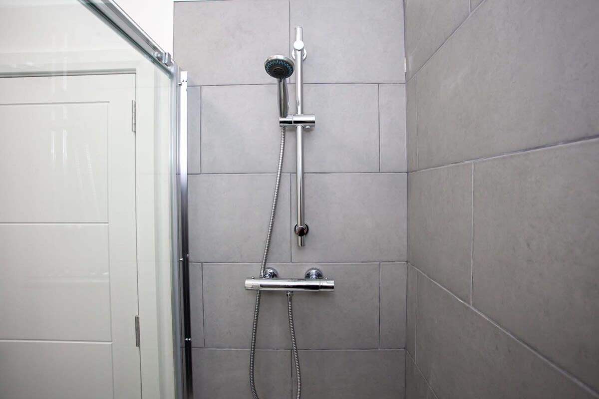 Lovely Open Plan 1 Bedroom Apartment in Bolton Buitenkant foto